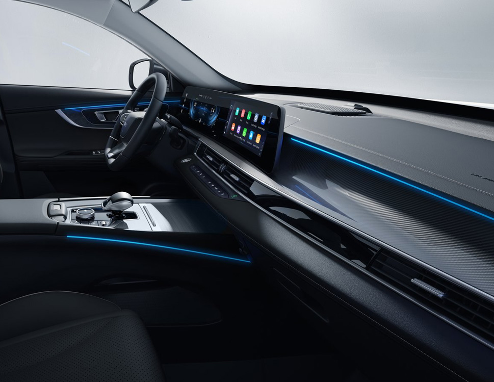 CHERY Tiggo 7 Hybrid - Interiér - 50W nabíjanie a ambientné osvetlenie